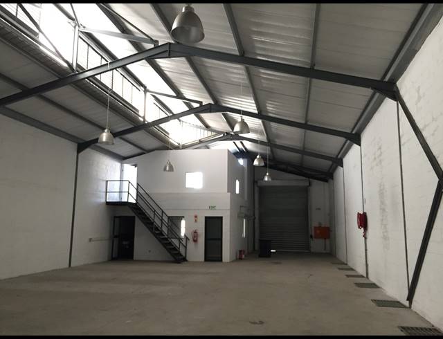 700M² WAREHOUSE RENTED IN CAPRICORN